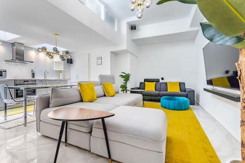 Urban style 3-bedroom apartment