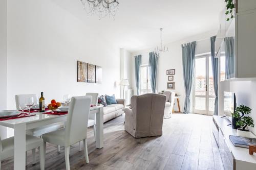 Facilities, Lungarno Elegant Apartment with Panoramic Balcony in Pisa Facilities, Lungarno Elegant Apartment with Panoramic Balcony in Pisa