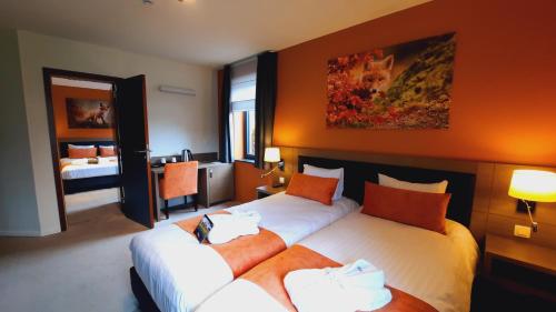 Azur en Ardenne in ดูบาย Azur en Ardenne in ดูบาย