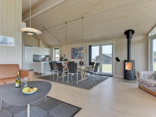 Holiday Home Iorund - 550m from the sea by Interhome in Espagervej Holiday Home Iorund - 550m from the sea by Interhome in Espagervej