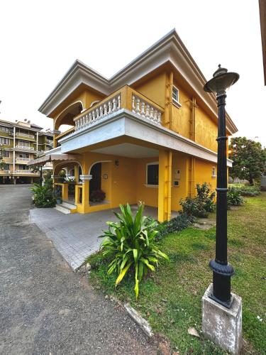 Luxurious 3-bedroom bungalow by the beach near Varca Beach Luxurious 3-bedroom bungalow by the beach near Varca Beach