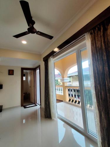 Luxurious 3-bedroom bungalow by the beach near Varca Beach Luxurious 3-bedroom bungalow by the beach near Varca Beach