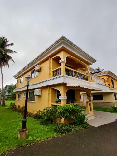 Luxurious 3-bedroom bungalow by the beach near Varca Beach Luxurious 3-bedroom bungalow by the beach near Varca Beach