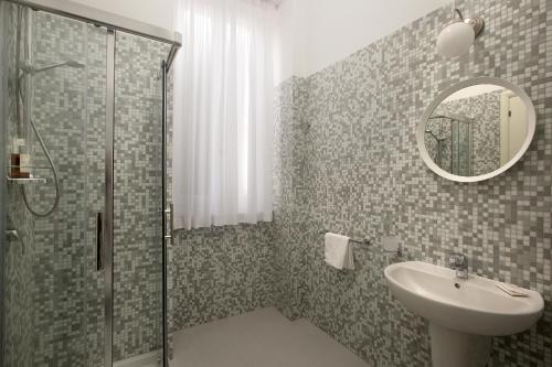 Bathroom, Palazzo Sant'Antonio in Vittorio Emanuele Bathroom, Palazzo Sant'Antonio in Vittorio Emanuele
