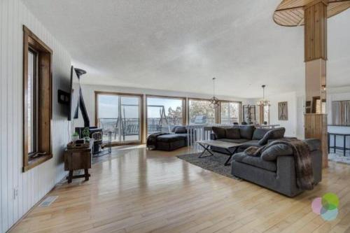 Unique chalet with amazing view and indoor pool. in Saint Anne Des Lacs (QC) Unique chalet with amazing view and indoor pool. in Saint Anne Des Lacs (QC)