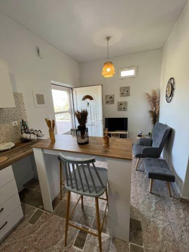 Beach apartment Edem first floor in Perivolos Beach apartment Edem first floor in Perivolos