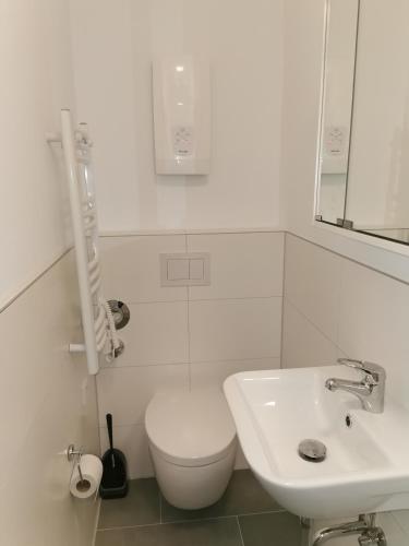 ห้องน้ำ, Ferienwohnung am Kasinopark 2 Zimmer in เกออร์คมารีนฮุททฺ ห้องน้ำ, Ferienwohnung am Kasinopark 2 Zimmer in เกออร์คมารีนฮุททฺ