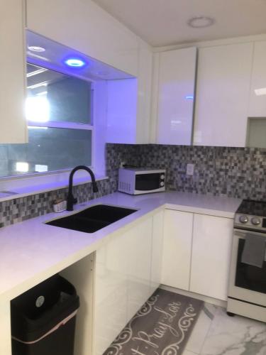 Beautiful Modern Lifestyle Home in Miami Gardens (FL) Beautiful Modern Lifestyle Home in Miami Gardens (FL)