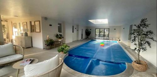 GOLF OPEN HOYLAKE 3km Lynwood House heated indoor swimming pool , West Kirby Sleeps 8 in West Kirby GOLF OPEN HOYLAKE 3km Lynwood House heated indoor swimming pool , West Kirby Sleeps 8 in West Kirby