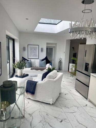 GOLF OPEN HOYLAKE 3km Lynwood House heated indoor swimming pool , West Kirby Sleeps 8 in West Kirby GOLF OPEN HOYLAKE 3km Lynwood House heated indoor swimming pool , West Kirby Sleeps 8 in West Kirby