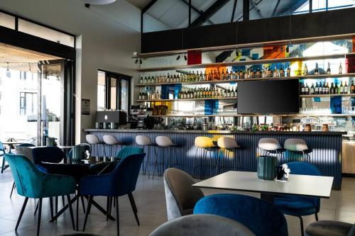 Pub/Hol, The Penguin Cove in Summerstrand Pub/Hol, The Penguin Cove in Summerstrand