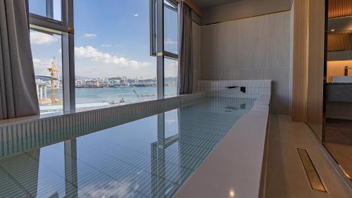 Grand Bern Hotel in Yeongdo-gu Grand Bern Hotel in Yeongdo-gu