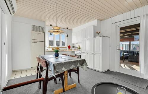 Kitchen, 3 Bedroom Amazing Home In Give in Give Kitchen, 3 Bedroom Amazing Home In Give in Give