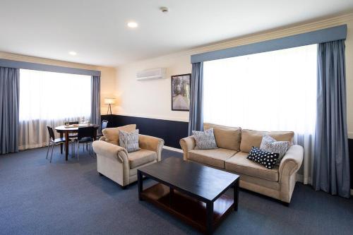 Hawkesbury Race Club Motel in Windsor Hawkesbury Race Club Motel in Windsor