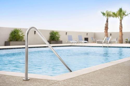 Úszómedence, La Quinta Inn & Suites by Wyndham Del Rio in Del Rio (Texas) Úszómedence, La Quinta Inn & Suites by Wyndham Del Rio in Del Rio (Texas)