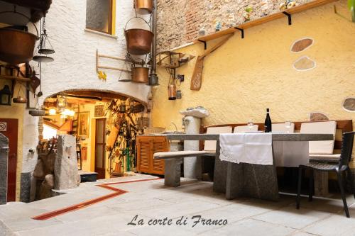 La Corte di Franco in Brusimpiano La Corte di Franco in Brusimpiano