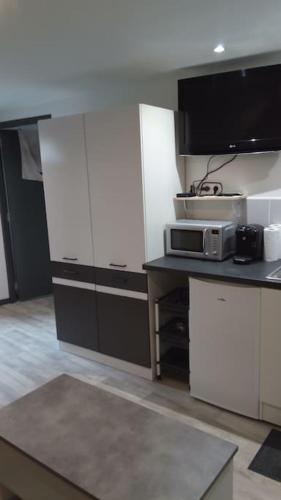 appartement PMR tout equipe gare & commerce a pied in Tancrou appartement PMR tout equipe gare & commerce a pied in Tancrou