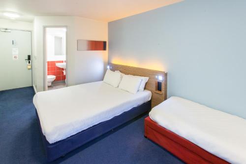 This photo about Redwings Lodge Wolverhampton Central shared on HyHotel.com