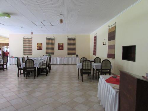 餐廳, 赤道飯店 (The Equator Hotel) in 阿魯沙 餐廳, 赤道飯店 (The Equator Hotel) in 阿魯沙