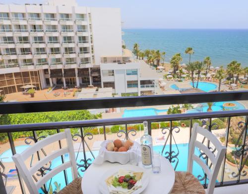 طعام و مشروبات, Sandy Beach Hotel & Spa - ex Sentido in Pyla طعام و مشروبات, Sandy Beach Hotel & Spa - ex Sentido in Pyla
