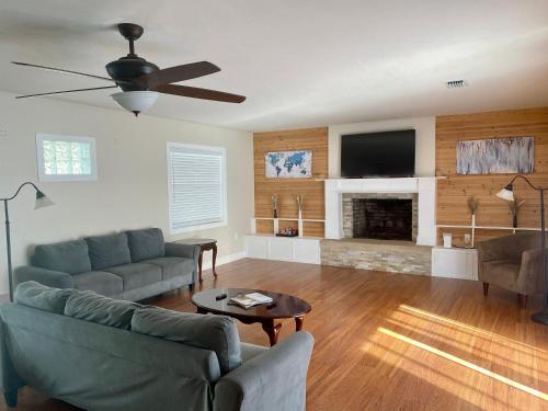 SPACIOUS POOL HOME in North FL in Keystone Heights SPACIOUS POOL HOME in North FL in Keystone Heights