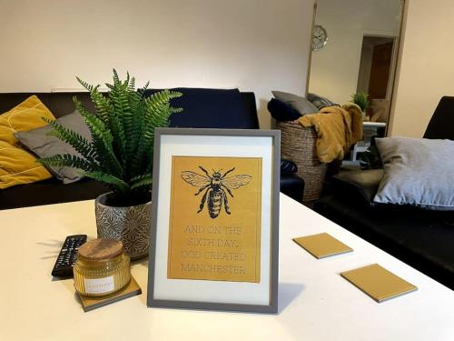 WHOLE House - Fast WIFI & FREE Parking - Contractor Friendly by IRWELL STAYS