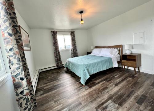 HILL HOUSE - Downtown, City & Ocean Views in Kodiak (AK) HILL HOUSE - Downtown, City & Ocean Views in Kodiak (AK)