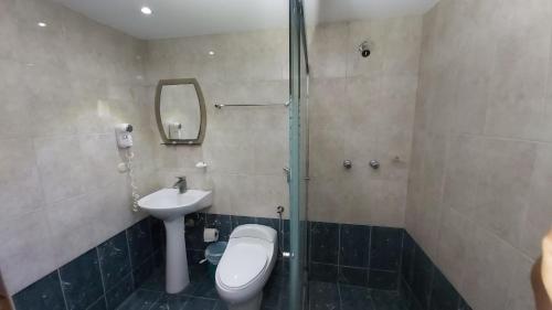 Bathroom, HOTEL MUEVETE POR VARGAS in Catia La Mar Bathroom, HOTEL MUEVETE POR VARGAS in Catia La Mar