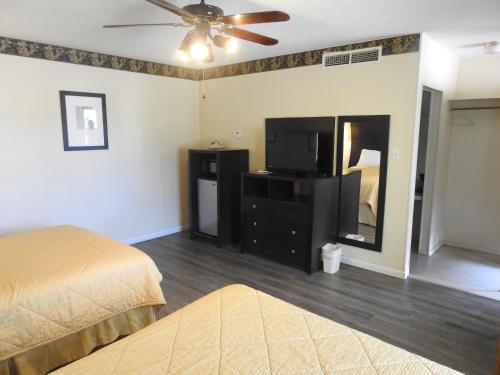 Economy Inn in Socorro Economy Inn in Socorro