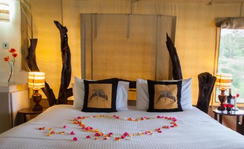 Crater Lake Tented Camp and Game Sanctuary in Naivaša Crater Lake Tented Camp and Game Sanctuary in Naivaša