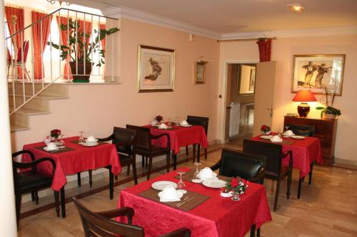 Lobby, Hotel Saint Alban in Saint-Maur-Des-Fosses Lobby, Hotel Saint Alban in Saint-Maur-Des-Fosses