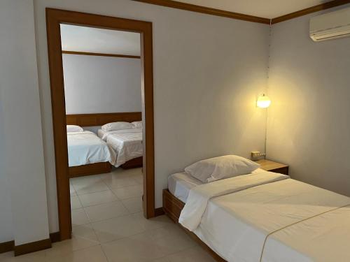 NARAIGRAND HOTEL (โรงแรมนารายณ์แกรนด์) in Lopburi NARAIGRAND HOTEL (โรงแรมนารายณ์แกรนด์) in Lopburi