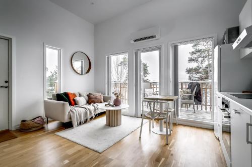 Balcony/terrace, Relaxing Lake Oasis with Jacuzzi - Amazing view & Private Pier in Stockholm Balcony/terrace, Relaxing Lake Oasis with Jacuzzi - Amazing view & Private Pier in Stockholm