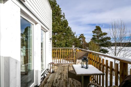 Balcony/terrace, Relaxing Lake Oasis with Jacuzzi - Amazing view & Private Pier in Stockholm Balcony/terrace, Relaxing Lake Oasis with Jacuzzi - Amazing view & Private Pier in Stockholm