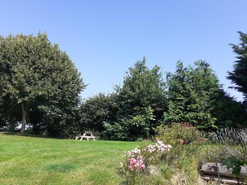 Κήπος, Logement indépendant entre Rennes et Saint Malo (Logement independant entre Rennes et Saint Malo) in Λεζ Ιφφ Κήπος, Logement indépendant entre Rennes et Saint Malo (Logement independant entre Rennes et Saint Malo) in Λεζ Ιφφ
