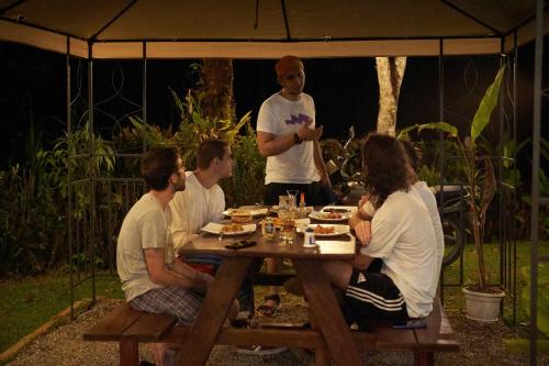 Bar/lounge, Sukia Hostel in Drake Bay Bar/lounge, Sukia Hostel in Drake Bay