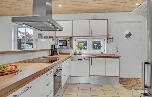مطبخ, Cozy Home In Juelsminde With Kitchen in Juelsminde Town Center مطبخ, Cozy Home In Juelsminde With Kitchen in Juelsminde Town Center