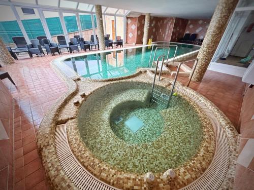 Swimming pool, Fonix Wellness Panzio Heviz in Hévíz Swimming pool, Fonix Wellness Panzio Heviz in Hévíz