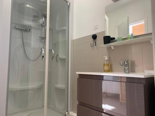 Studio face mer Accès direct à la plage (Studio face mer Acces direct a la plage) in La Bernerie-En-Retz Studio face mer Accès direct à la plage (Studio face mer Acces direct a la plage) in La Bernerie-En-Retz