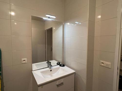 Bathroom, Appartement idealement place in Villeparisis Bathroom, Appartement idealement place in Villeparisis