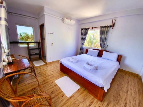 Roomy Guesthouse in Koh Rong Roomy Guesthouse in Koh Rong