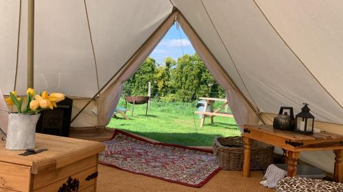 Home Farm Radnage Glamping Bell Tent 1, with Log Burner and Fire Pit in Radnage Home Farm Radnage Glamping Bell Tent 1, with Log Burner and Fire Pit in Radnage