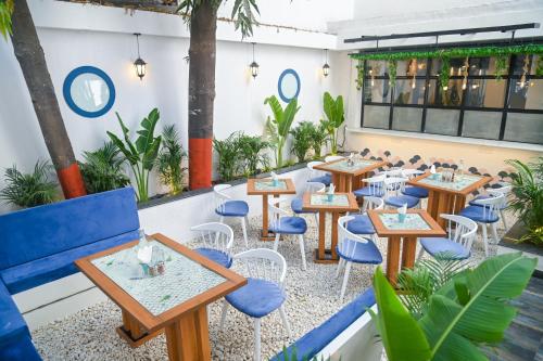 The Voyage - Cafe Hostel CoWork near Osho Teerth Park The Voyage - Cafe Hostel CoWork near Osho Teerth Park