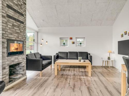 Holiday Home Geri - 700m from the sea by Interhome in 哈爾斯 Holiday Home Geri - 700m from the sea by Interhome in 哈爾斯