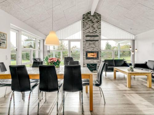 Holiday Home Geri - 700m from the sea by Interhome in 哈爾斯 Holiday Home Geri - 700m from the sea by Interhome in 哈爾斯