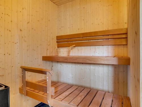 Holiday Home Geri - 700m from the sea by Interhome in 哈爾斯 Holiday Home Geri - 700m from the sea by Interhome in 哈爾斯