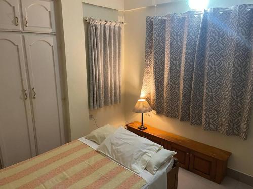 Pokój gościnny, Chitravati Suite in Puttaparthi Pokój gościnny, Chitravati Suite in Puttaparthi