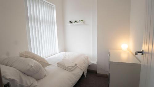 Charming 3-Bedroom Castleford Retreat in Castleford Charming 3-Bedroom Castleford Retreat in Castleford