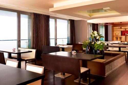 酒吧/休闲厅, 瓦赫兰艾美酒店会议中心 (Le Méridien Oran Hotel & Convention Centre) in 奥兰 酒吧/休闲厅, 瓦赫兰艾美酒店会议中心 (Le Méridien Oran Hotel & Convention Centre) in 奥兰