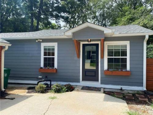 Exterior view, InTown Blu Bungalow mins away from main attraction in East Atlanta Exterior view, InTown Blu Bungalow mins away from main attraction in East Atlanta